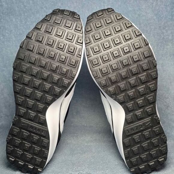 Nike Waffle Debut Black White Men\'s 11 or Women\'s 12.5 main image 7